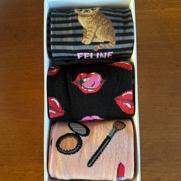 HOT SOX WOMEN'S 3-PACK GIFT BOX SET:NIB CAT/MAKE-UP/LIPS or YOGA/COCKTAILS/DOTS - Picture 3 of 14